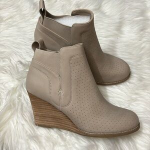 NWOT DV By Dolce Vita Beige Gerdy Bootie Wedge Size 7.5 From Stitch Fix
